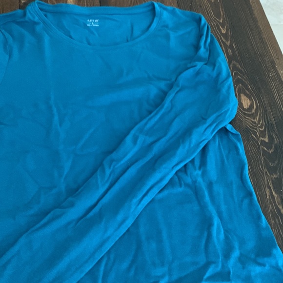 Long sleeve lightweight tee - Picture 3 of 3